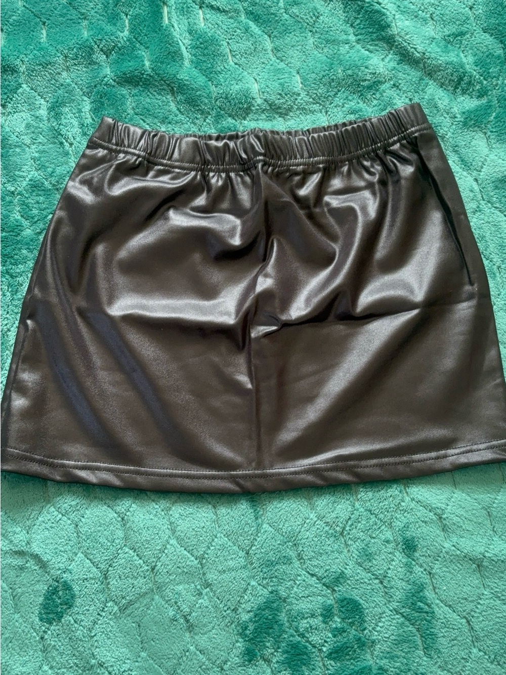 Black Faux Leather Mini Skirt Y2K Wet Metallic Look - Picture 4 of 4